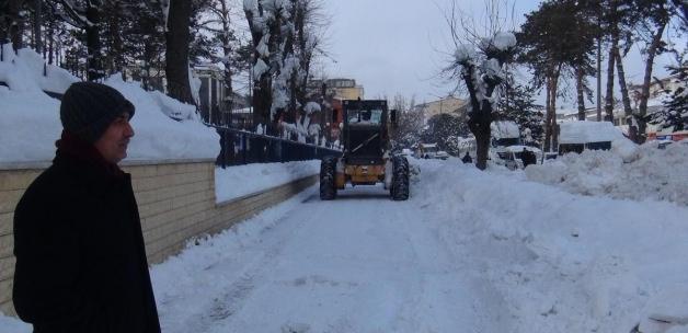 Tatvan'da karla mücadele çalışması