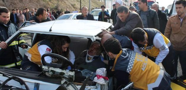 Manisa'da trafik kazası: 1'i ağır, 3 yaralı