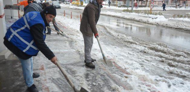 Kırklareli'nde kar temizleme çalışmaları