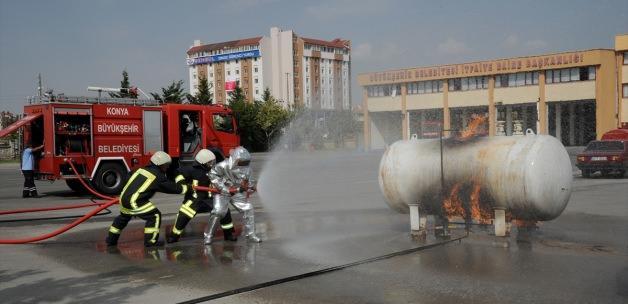 Konya itfaiyesi 2015 yılında 8 bin 296 yangına müdahale etti