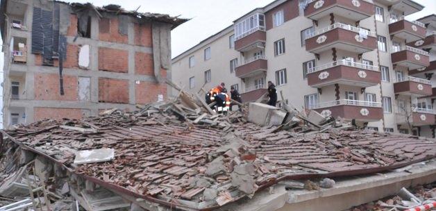 Yerköy'deki hasarlı binanın çökmesi
