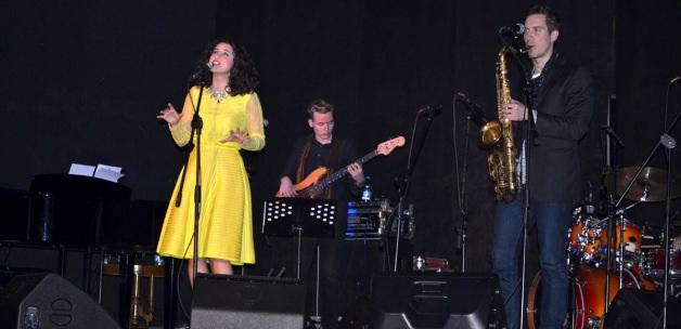 Caz sanatçısı Karsu Dönmez, Hatay'da konser verdi
