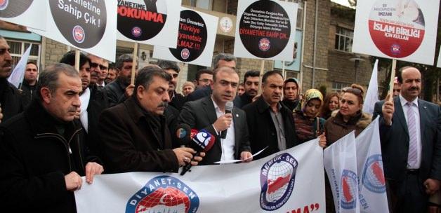 Elazığ'da "Diyanetime Dokunma-Diyanetine sahip çık" eylemi