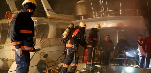 İstanbul'da tekne yangını