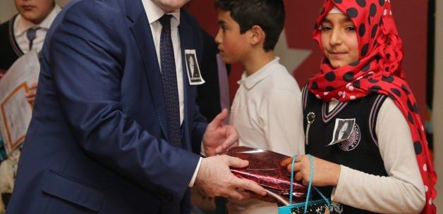 Başkan Özgökçe'den çocuklara karne hediyesi