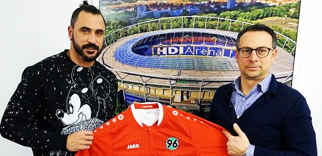 Hugo Almeida resmen Hannover 96'da