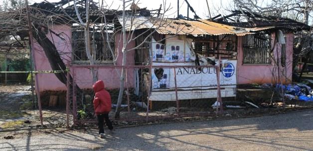 Antalya'da ev yangını: 2 ölü