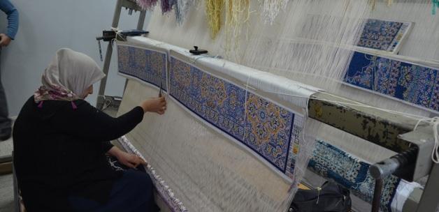 Kiziltepeli Kadinlarin Dokudugu Ipek Halilar Yurt Disina Ihrac Ediliyor Mardin