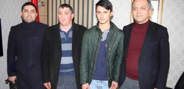 Suluova Belediye Başkanı Üçok, genç mucidi ödüllendirdi