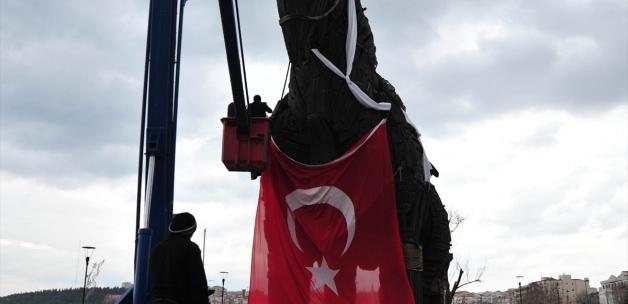 Teröre tepki için Truva Atı'na Türk bayrağı astılar