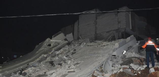Gaziantep'te hasarlı bina çöktü
