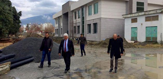 AK Parti Hatay Milletvekili Türkoğlu'ndan gençlik merkezine ziyaret