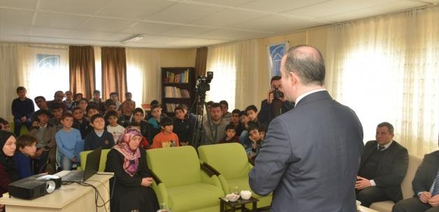 Tuşba'da öğrencilere yönelik seminer verildi