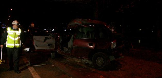 Konya'da otomobil ağaca çarptı: 1 ölü, 1 yaralı