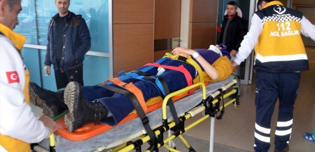 Bursa'da iki kamyonet çarpıştı: 3 yaralı