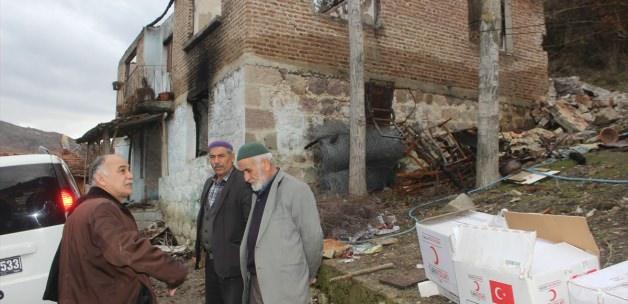 Türk Kızılayı'ndan evi yanan vatandaşa yardım eli