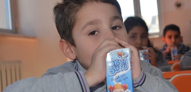 Kütahya'da öğrencilere okul sütü dağıtıldı