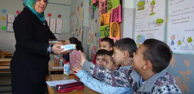 Zonguldak'ta, öğrencilere okul sütü dağıtıldı