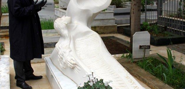 Özgecan Aslan, mezarı başında anıldı
