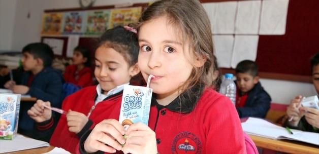 Darende'de öğrencilere süt dağıtıldı
