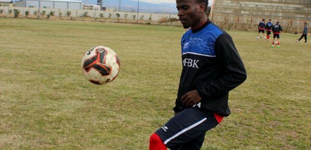 Amatör kulübe Nijeryalı futbolcu