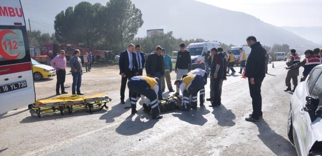 İznik'te otomobil ile motosiklet çarpıştı: 2 yaralı