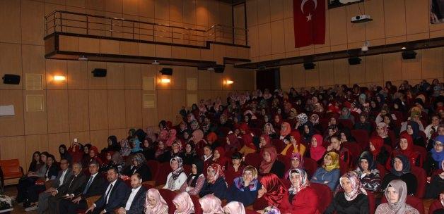 "Namaz" konulu konferansına yoğun ilgi