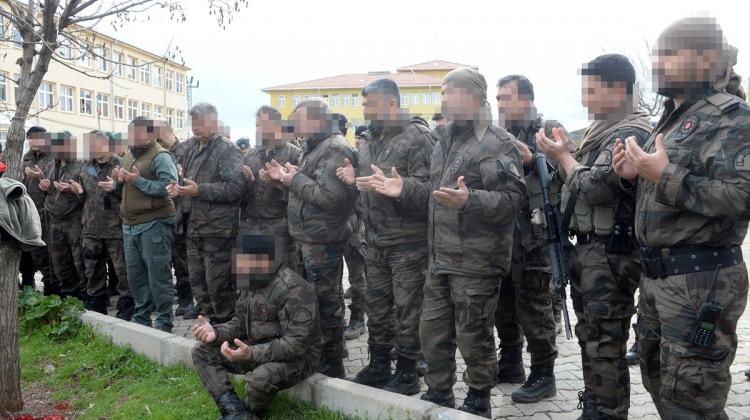 İdil'de özel harekat polisleri kurban kesti