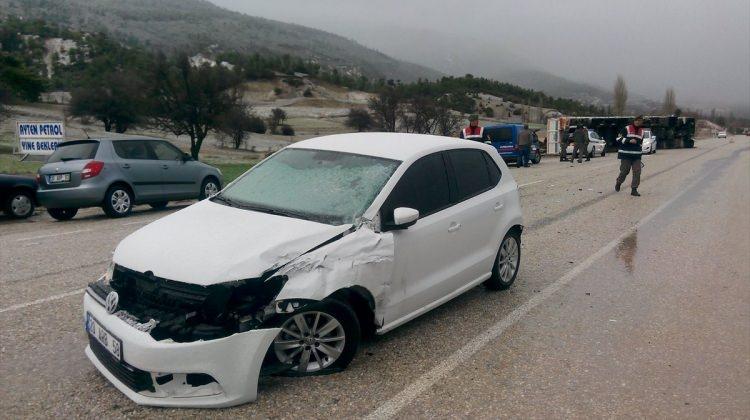 Denizli'de trafik kazası: 2 yaralı