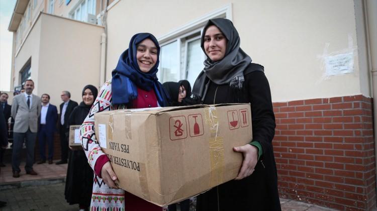 Bursalı öğrencilerden Mardin'deki akranlarına giysi yardımı