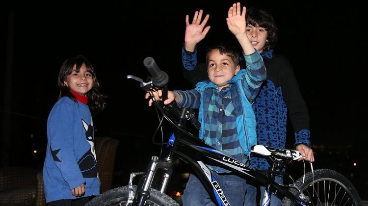 Esnafın darbettiği çocuğa Cumhurbaşkanı Erdoğan'dan hediye