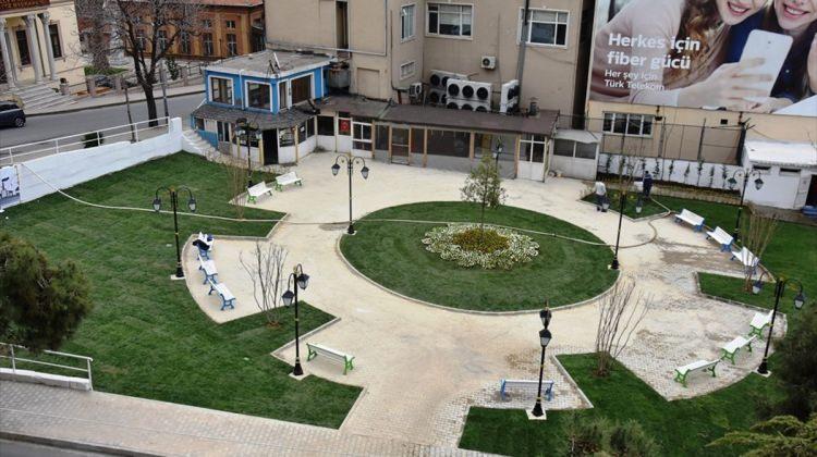 Süleymanpaşa'da boşaltılan minibüs durağı yeşil alan olarak düzenlendi
