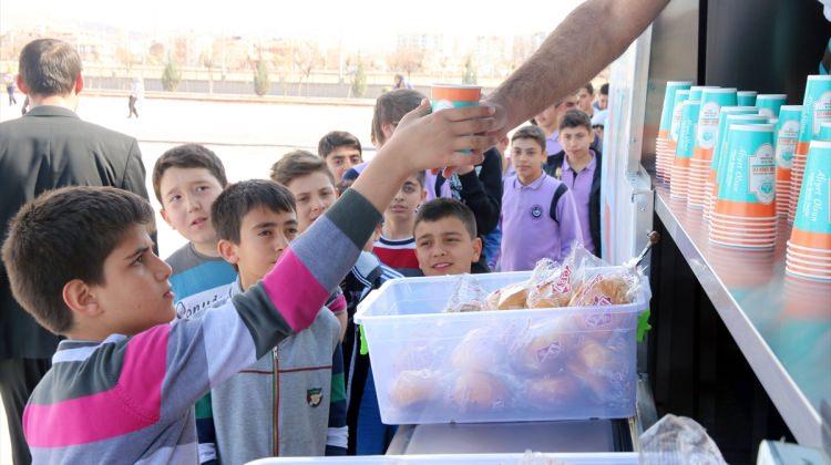 Aksaray'da öğrencilere sıcak çorba