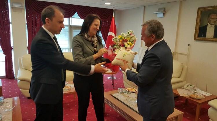 Makedonya Cumhurbaşkanı'nın eşi Ivanova'ya İpsala pirinci armağan edildi
