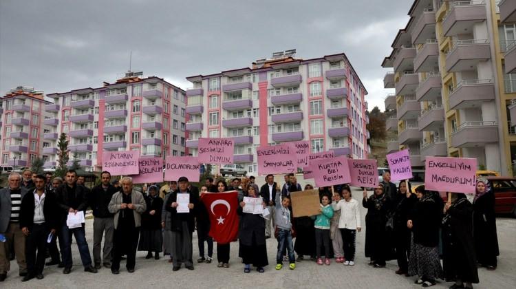 Site sakinlerinden "dolandırıcılık" protestosu