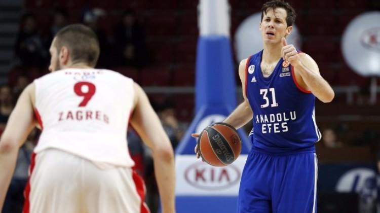 Anadolu Efes'ten kritik zafer