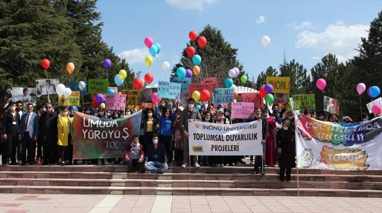 Üniversiteli gençlerden lösemili miniklere destek