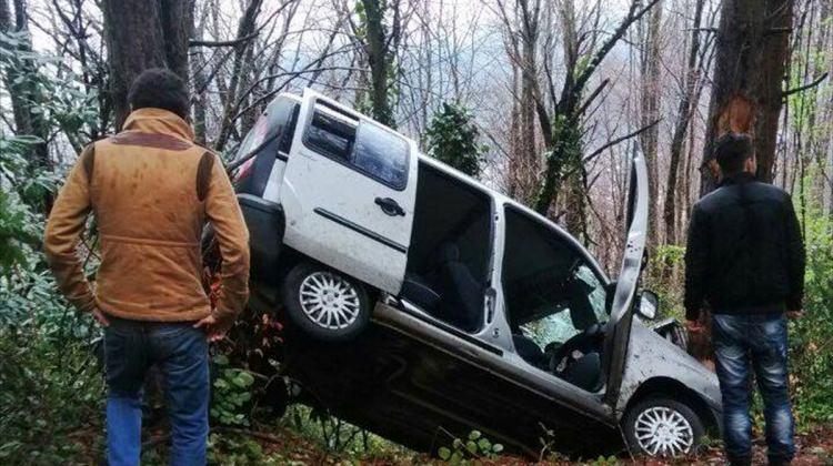 Bartın'da otomobil şarampole devrildi: 1 ölü, 1 yaralı