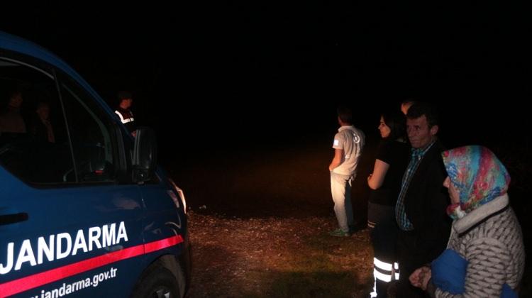 Kocaeli'de gölde botları batan 2 kişiden biri kayboldu