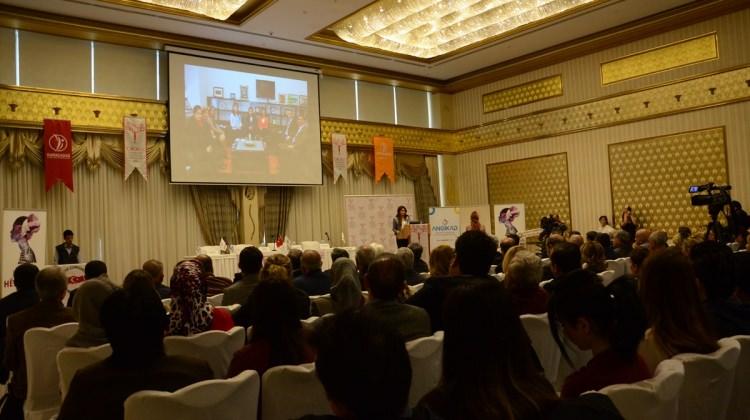 Diyarbakır'da "Çalışma Hayatında Kadın" konulu konferansı