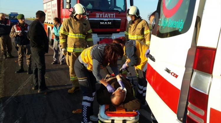 Bandırma'da kamyonet devrildi: 2 yaralı