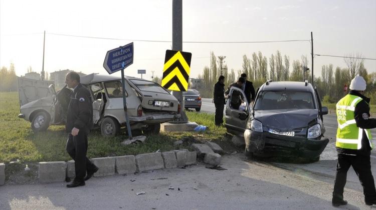 Cenaze yolunda trafik kazası: 1 ölü, 6 yaralı