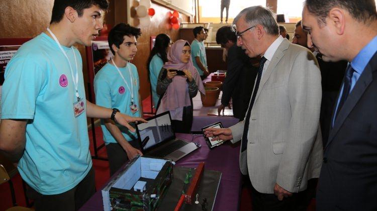 Aksaray'da Tübitak bilim fuarı açıldı