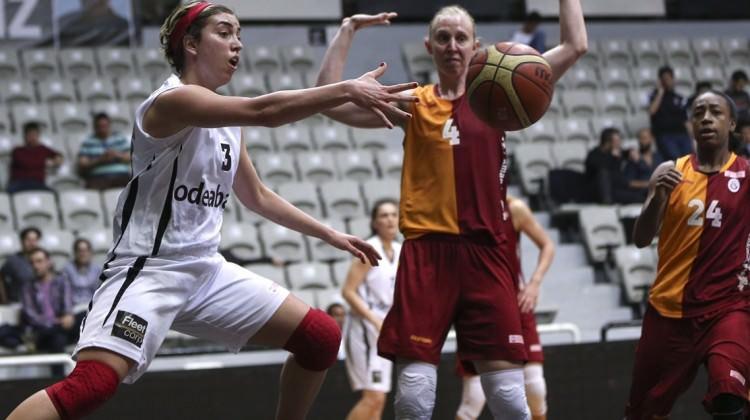 Derbide Galatasaray fark attı