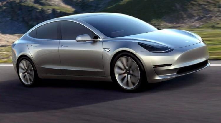Tesla Model 3'e &uuml;&ccedil; g&uuml;nde devasa sipariş