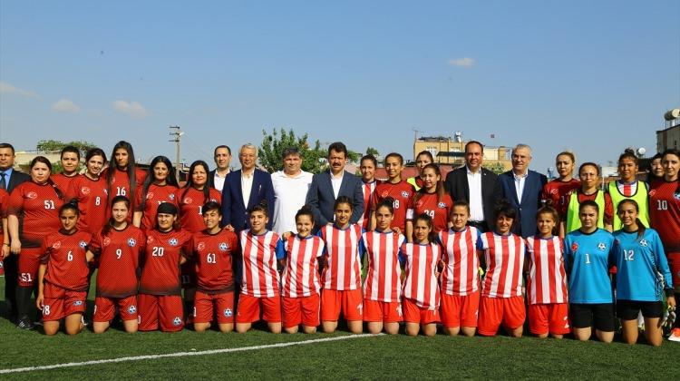 Adana Adliyesi Futbol Turnuvası'nın ilk maçı kadınlardan