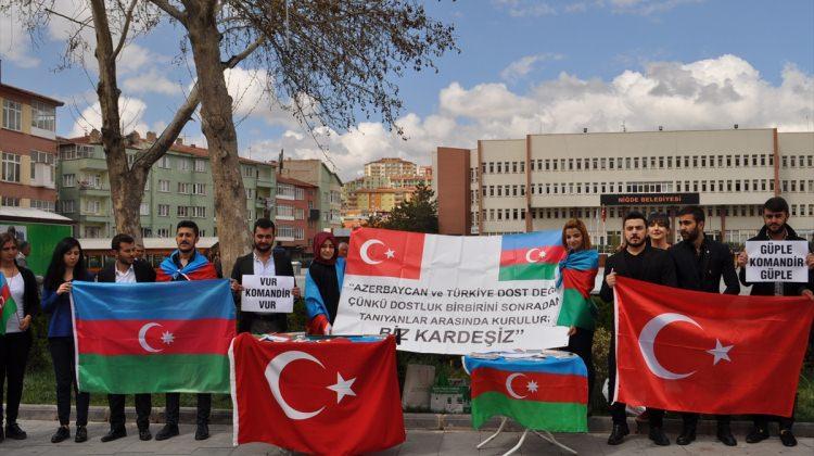 Niğde'de Azerbaycan şehitleri için helva dağıtıldı