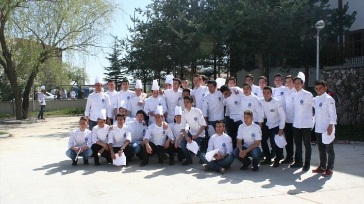 Mezun olan aşçılar için tören düzenlendi