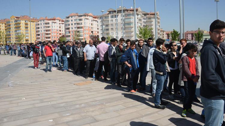 Sabah 5'te kuyruğa girdiler!