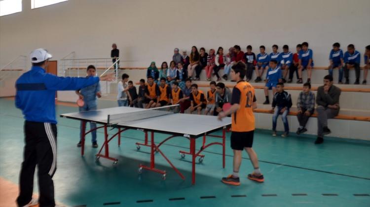 Hizan'da okullar arası tenis turnuvası başladı